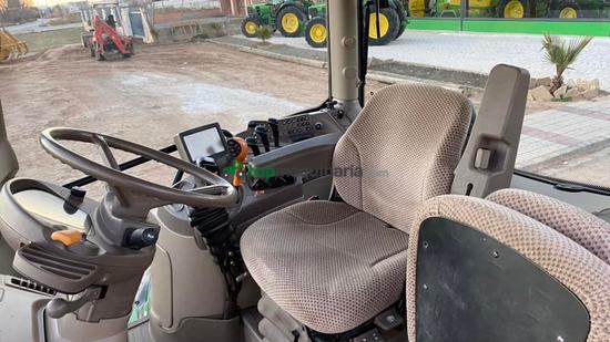 Tractor agrícola - John Deere - 6115R con pala MX