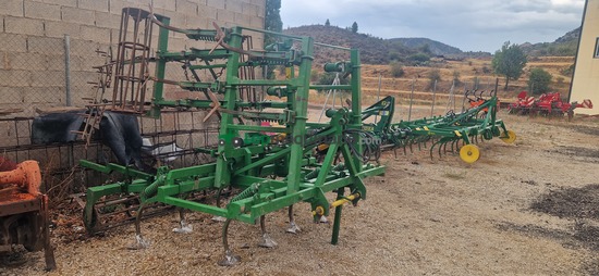Cultivador - 17 brazos con rodillo y rastra 