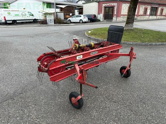 Rastrillo - Pöttinger - Heuraupe KR 220