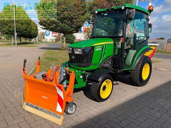 Tractor agrícola - John Deere - 2038r mit schneeschild und streuer