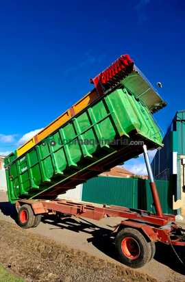 Remolque agrícola marca Talleres J. García  basculante 5,5 m