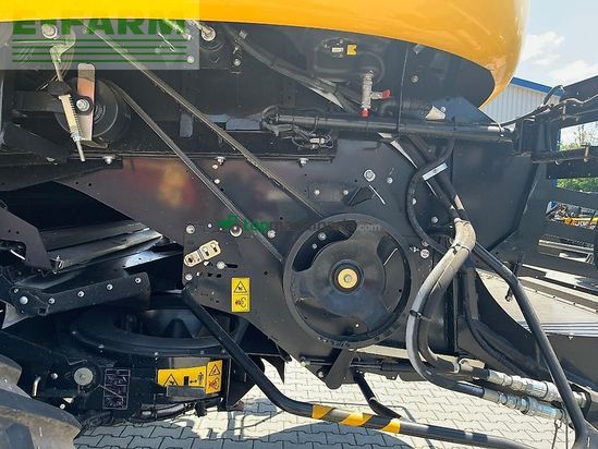 Cosechadora de Cereal - New Holland - cr 8.90