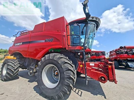 Cosechadora de Cereal - Case IH - axial-flow 6140 cu heder de 6,1 m