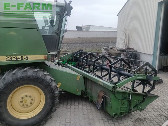 Cosechadora de Cereal - John Deere - 2256