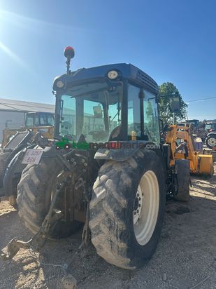 Tractor agrícola - New Holland - Tractor con pala New Holland T4.105F