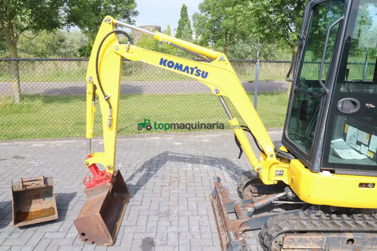 Excavadora - PC16R-3HS