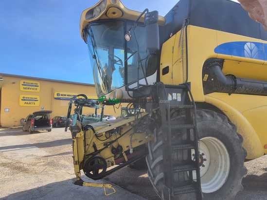 Cosechadora de Cereal - New Holland - CS540