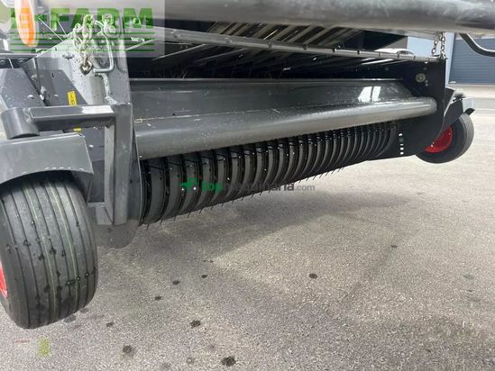 Empacadora gigant - Claas - quadrant 4000