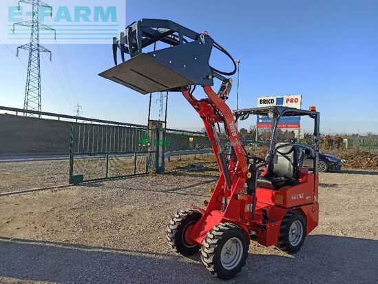 Telescopica - Toyo - valet de ferme avec godet multi-service disponible