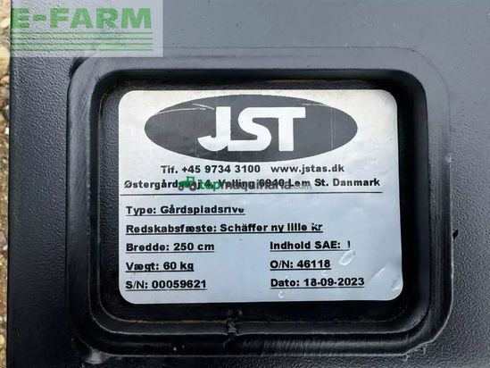 Minicargadora - JST - 2.5 mtr gårdspladsrive