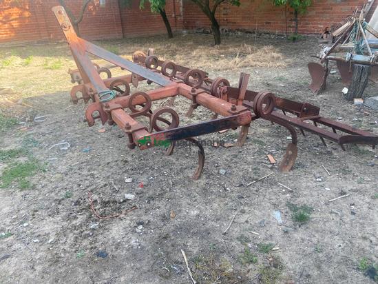 Cultivador de 11 brazos