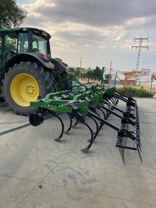 CULTIVADOR SEMICHISEL DE 23 BRAZOS ELASTOMEROS DE 35X35 EN 2 FILAS