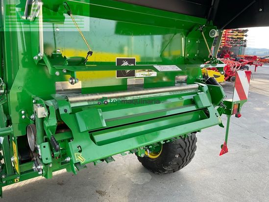 Empacadora gigant - John Deere - V451 M