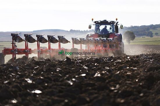 Arado - Gregoire Besson - voyager c80 - 14 (8+1 / 4+1) - on land