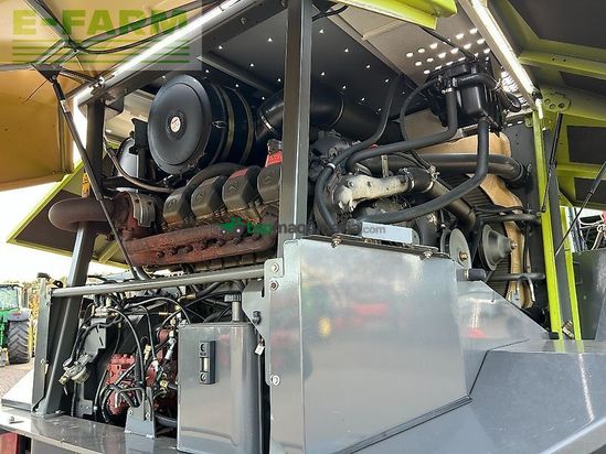 Cosechadora de Cereal - Claas - jaguar 890 mit kemper 360 und pu