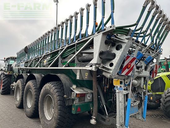 Tractor agrícola - Claas - xerion 3300 trac **black-weeks** TRAC