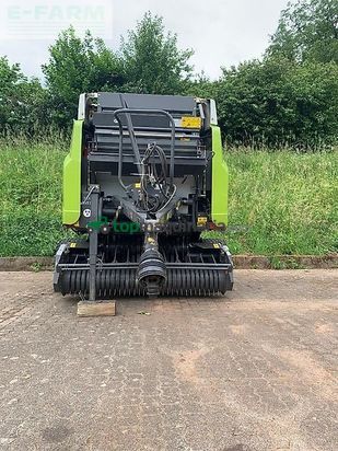 Empacadora gigant - Claas - variant 360 rc