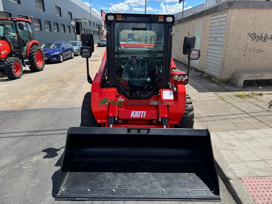 Minicargadora KIOTI SL750