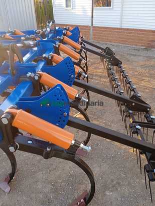 Cultivador en tres filas, 19 brazos en 40x30