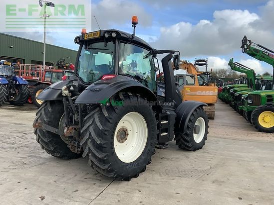 Tractor agrícola - Valtra - t174 hi tech tractor (st25043)