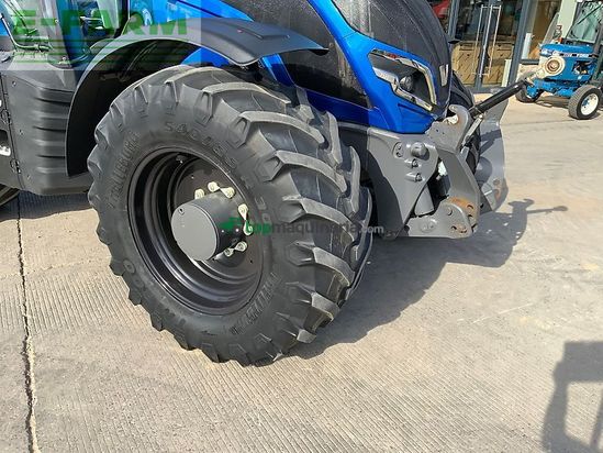 Tractor agrícola - Valtra - t175 versu tractor (st26261)