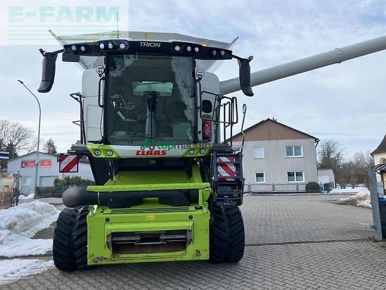 Cosechadora de Cereal - Claas - trion 740 tt mit v 770