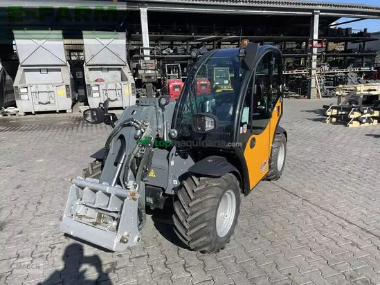 Telescopica - Giant - tendo 5048 mit weidemann aufnahme