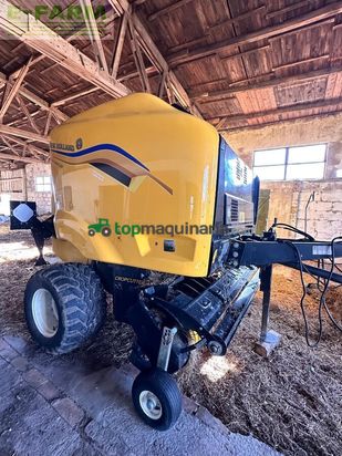 Empacadora gigant - New Holland - br 6090 / roll-bar 125