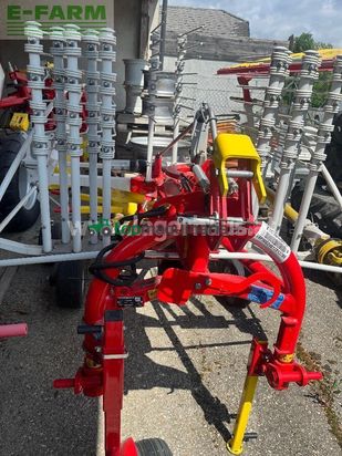 Henificador - Pöttinger - top 422 schwader , lagermaschine