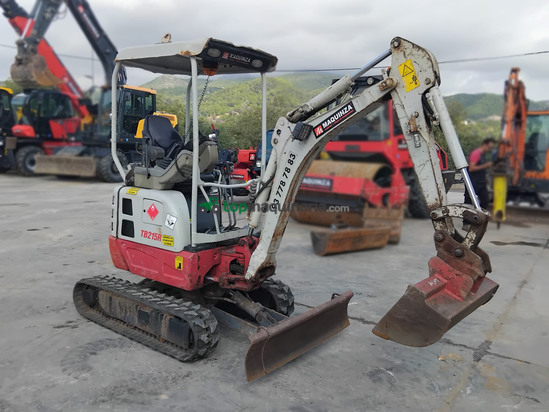 Miniexcavadora TAKEUCHI TB215R EASY