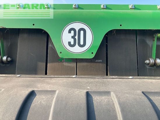 Empacadora gigant - John Deere - v451m