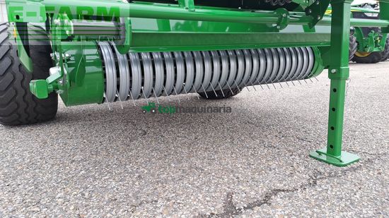 Empacadora gigant - John Deere - V451M