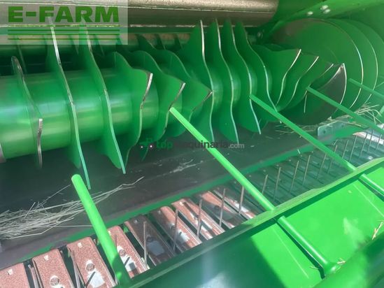 Empacadora gigant - John Deere - v451m