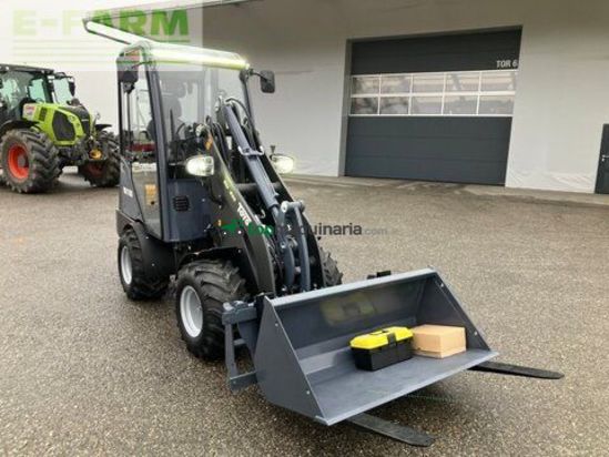 Minicargadora - Toyo - 826