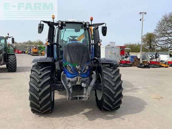 Tractor agrícola - Valtra - t194 versu tractor (st26215)
