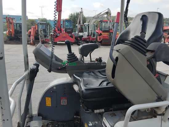 Miniexcavadora TAKEUCHI TB215R EASY