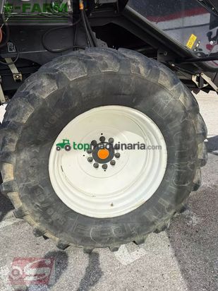 Cosechadora de Cereal - New Holland - cr980