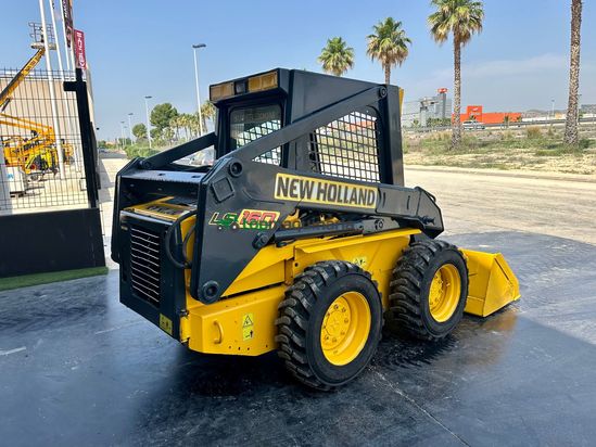 Minicargadora New Holland LS160