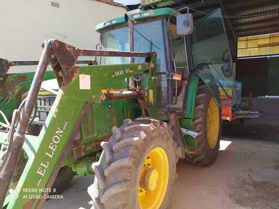 Tractor agrícola - John Deere - 6310 con pala 