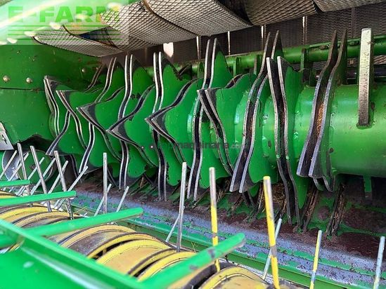 Empacadora gigant - John Deere - 864
