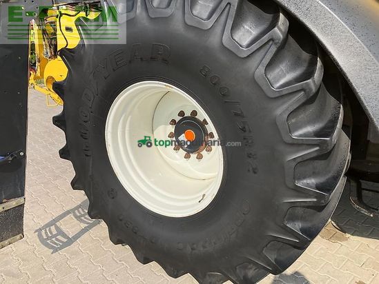 Cosechadora de Cereal - New Holland - cr9090 + v900