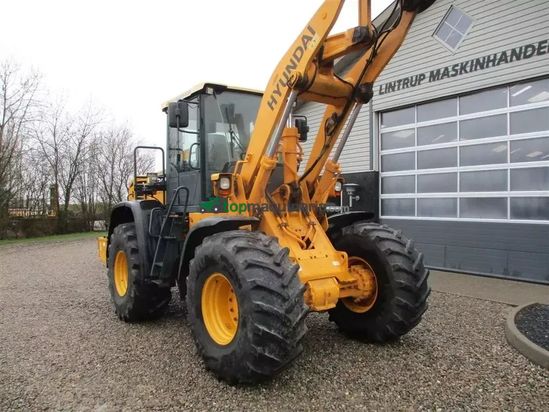 Minicargadora - Hyundai - 757-9a med 620/75r26 traktor hjul montering på