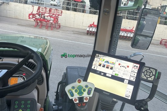 TRACTOR FENDT 824 Profi Plus