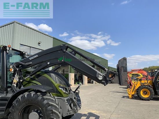 Tractor agrícola - Valtra - t175 versu telehandler (st24299) Versu