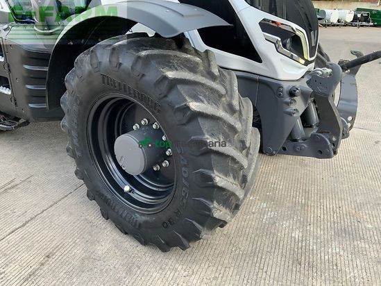 Tractor agrícola - Valtra - t235 versu tractor (st24702) Versu