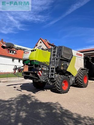 Cosechadora de Cereal - Claas - trion 750 montana allrad mit vario 930