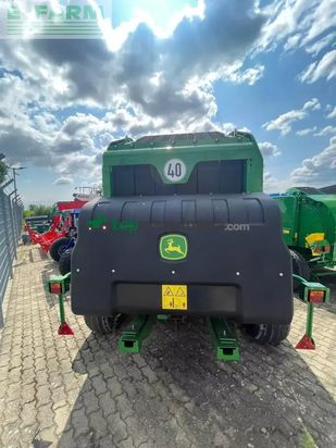 Empacadora gigant - John Deere - v451g