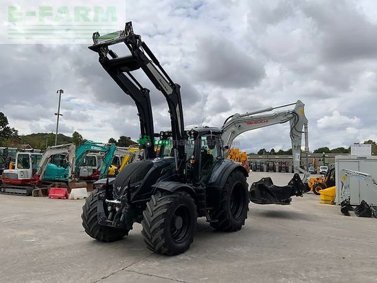 Tractor agrícola - Valtra - t254 versu unlimited tractor (st27246)