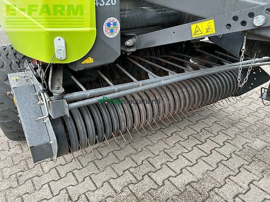 Empacadora gigant - Claas - variant 380 rc