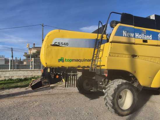 Cosechadora de Cereal - New Holland - CS540